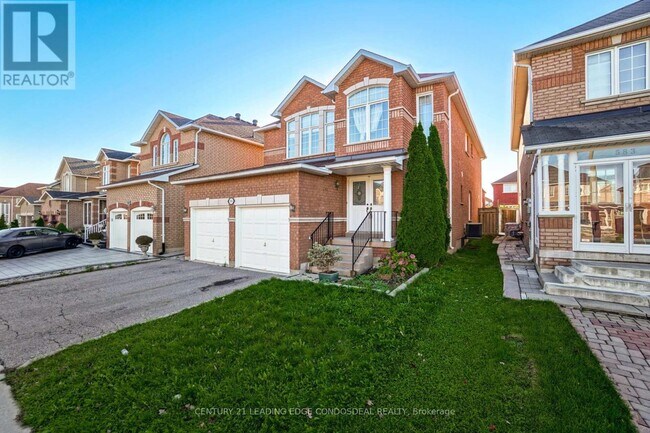 585 Highglen Ave in Markham, ON - Building Photo - Building Photo