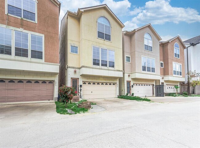 5819 Katy St in Houston, TX - Building Photo - Building Photo