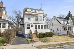 7 Rosedale Ave in Millburn, NJ - Building Photo
