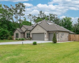 6446 Rolling Hills Rd in Conroe, TX - Building Photo - Building Photo
