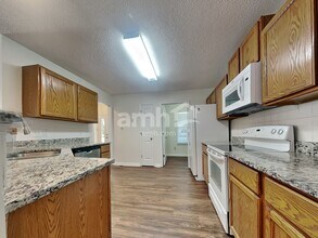 2916 Large Oak Ln in Knoxville, TN - Building Photo - Building Photo