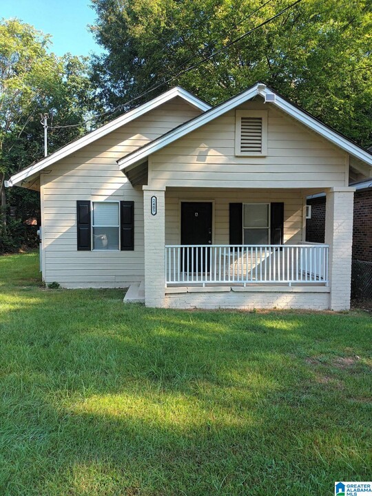 2405 Palmetto St in Montgomery, AL - Building Photo