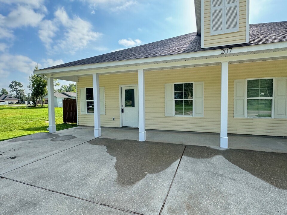 207 S Laurel St, Unit A in Hammond, LA - Building Photo