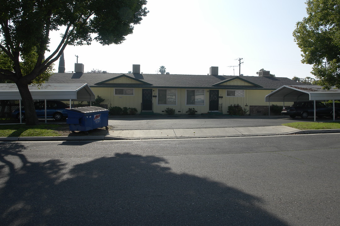 102 E Fortuna Ave in Atwater, CA - Building Photo