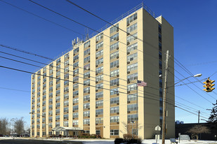 Lakeview Plaza in Lorain, OH - Foto de edificio - Building Photo