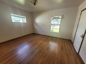 2305 Webster Street, Unit B, Unit B in Liberty, TX - Foto de edificio - Building Photo