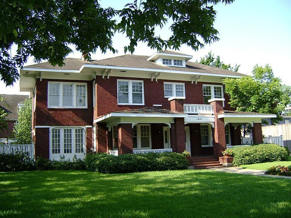 1405 Castle Ct in Houston, TX - Building Photo