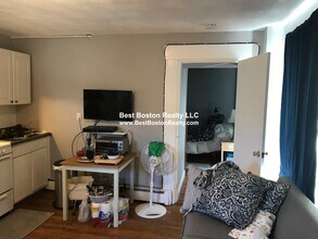 639 Somerville Ave, Unit 1 in Somerville, MA - Foto de edificio - Building Photo