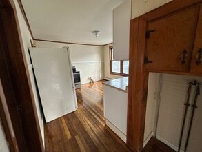 126 Pleasant St, Unit 2 in Willimantic, CT - Building Photo - Building Photo