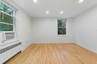 141 Beaconsfield Rd, Unit 2 in Brookline, MA - Foto de edificio - Building Photo