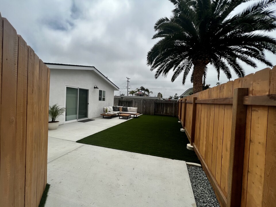 719 Holly Ave, Unit # 2 in Imperial Beach, CA - Building Photo