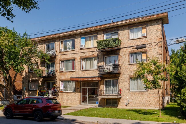 11945 Michel-Sarrazin Rue in Montréal, QC - Building Photo - Primary Photo