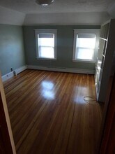 92 Hobart St, Unit 2 in Boston, MA - Foto de edificio - Building Photo