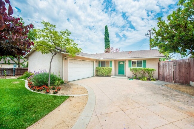 1190 Mariposa Dr in Brea, CA - Building Photo - Building Photo
