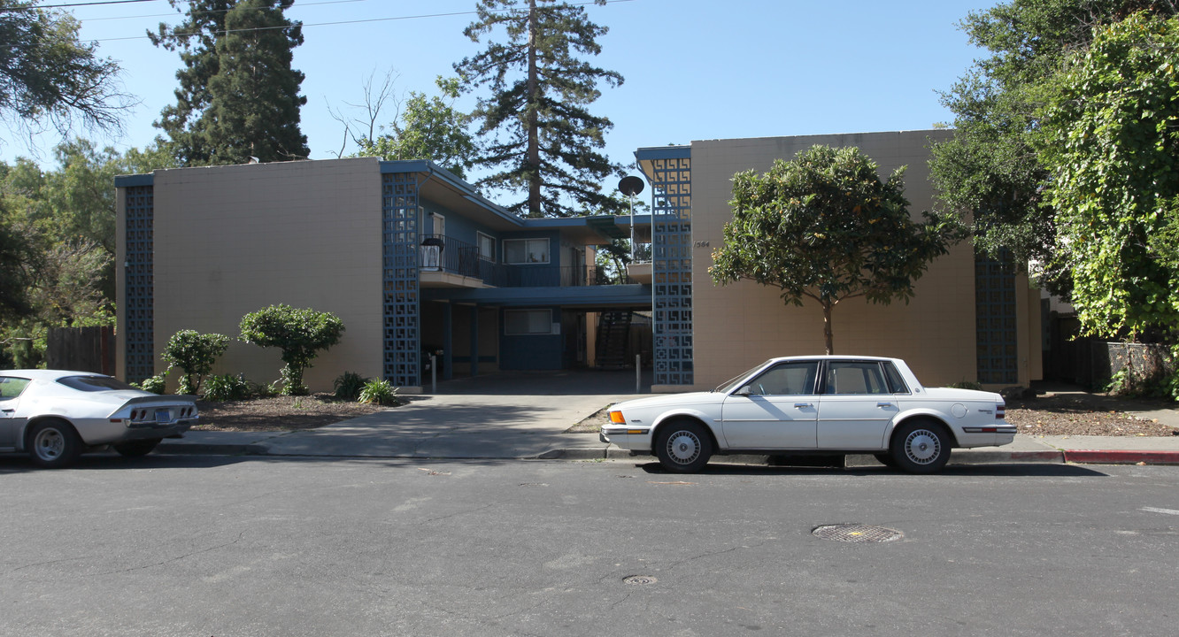 1584 Regent St in Redwood City, CA - Building Photo