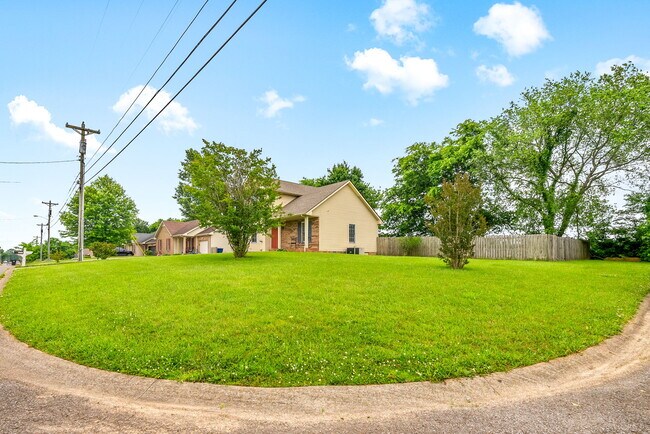 3260 S Senseney Cir in Clarksville, TN - Building Photo - Building Photo