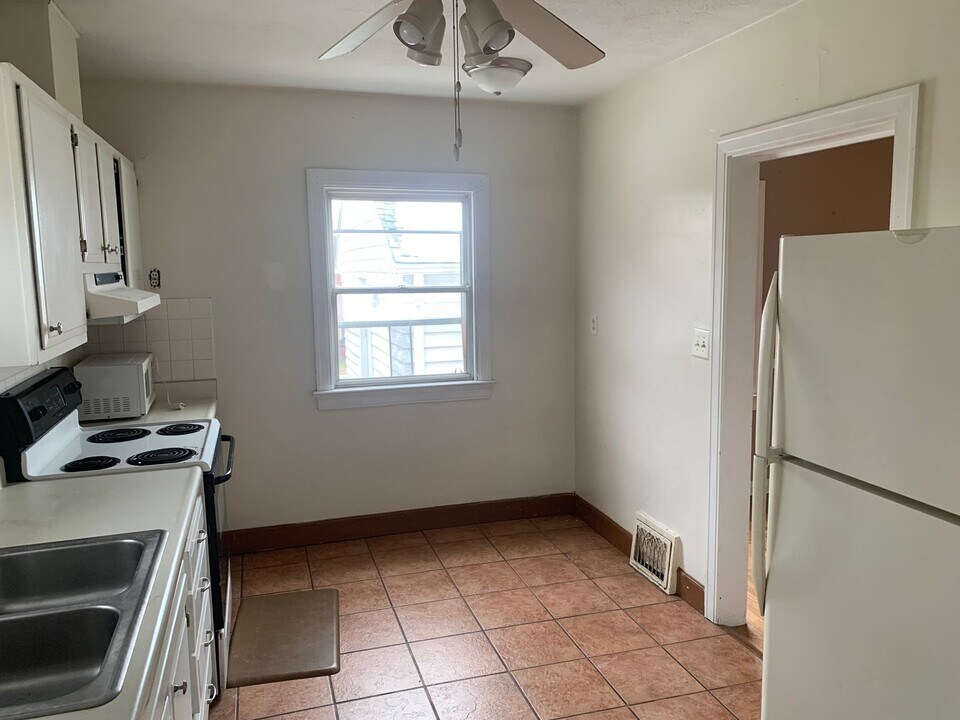 6100 Knoxville Ave in Peoria, IL - Building Photo