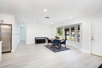 5712 NE 16th Ave in Fort Lauderdale, FL - Building Photo - Building Photo