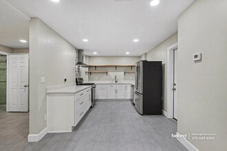 1920 Lena Carter Rd in Buford, GA - Foto de edificio - Building Photo