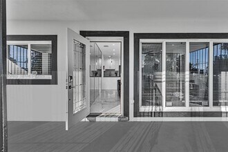 560 Perviz Ave in Opa Locka, FL - Building Photo - Building Photo