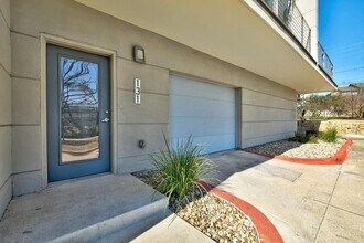 604 N Bluff Dr in Austin, TX - Foto de edificio - Building Photo