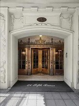 24 Fifth Avenue in New York, NY - Building Photo - Building Photo