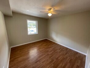 250 Herndon St in Berea, KY - Foto de edificio - Building Photo