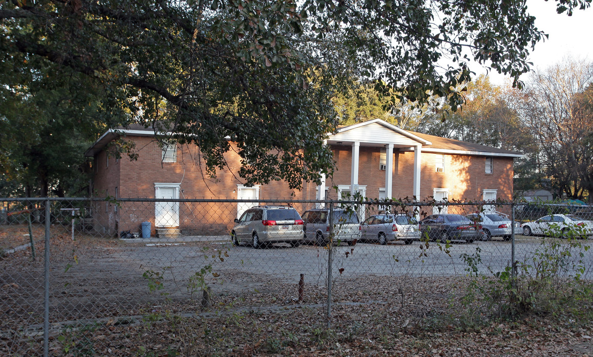 Gloria Apartments in North Charleston, SC - Building Photo