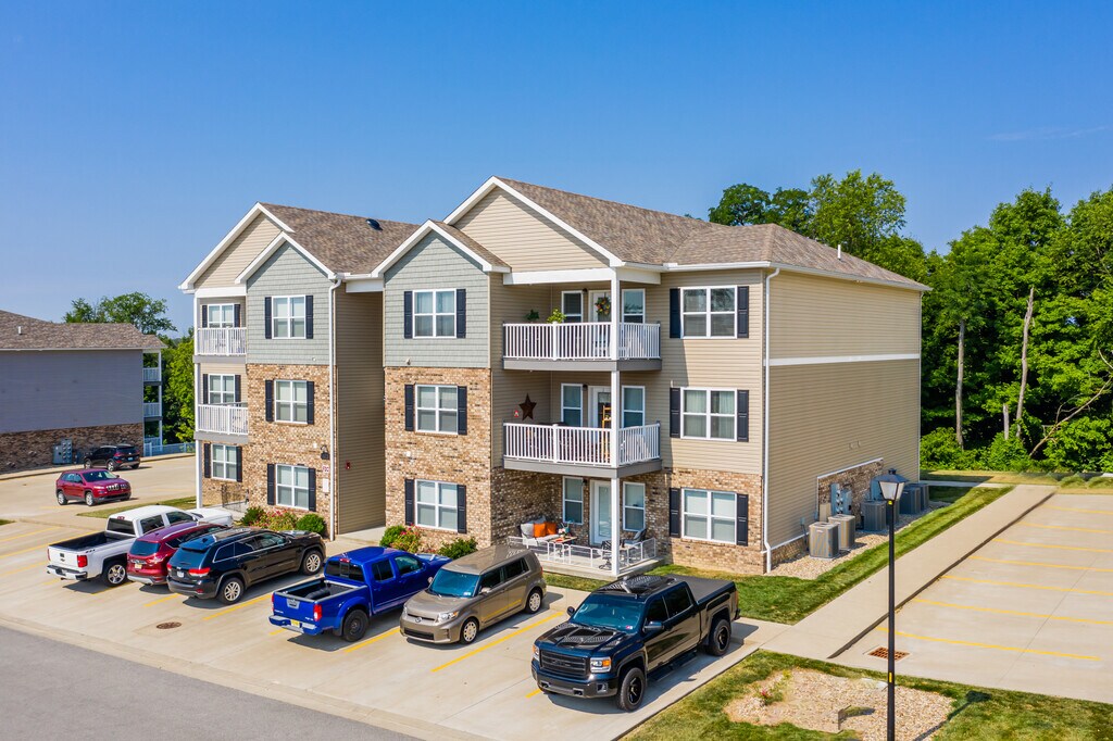 Highland Park Luxury Apartments & Townhomes in Triadelphia, WV