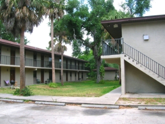 304 Maple Ave in Daytona Beach, FL - Building Photo