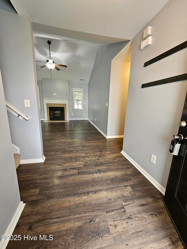 2013 W T Whitehead Dr in Jacksonville, NC - Building Photo - Building Photo