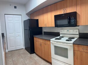 10234 NW 33rd St in Coral Springs, FL - Foto de edificio - Building Photo