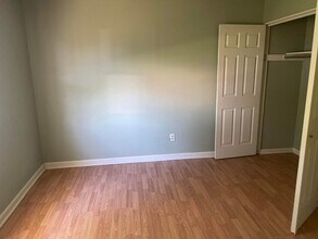 106 Cherrywood Dr in Vine Grove, KY - Building Photo - Building Photo