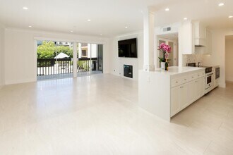 226 W Edith Ave in Los Altos, CA - Building Photo - Building Photo