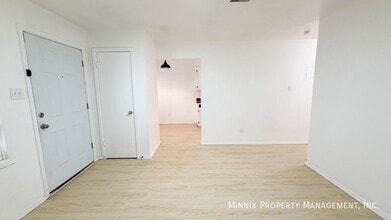 5005 Avenue W, Unit 12 in Lubbock, TX - Foto de edificio - Building Photo