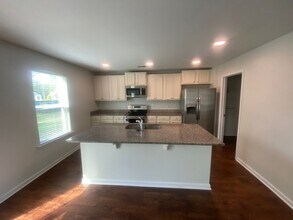 654 Hogan Dr in Richmond Hill, GA - Building Photo - Building Photo