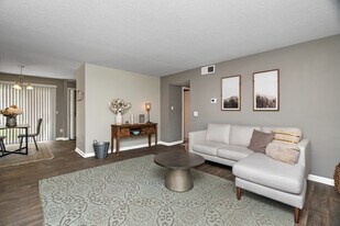 Woodland Hollow in Charlotte, NC - Building Photo