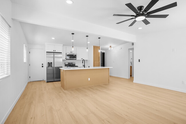 1351 Louden Ln in Imperial Beach, CA - Foto de edificio - Building Photo