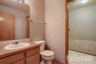 2215 Sweetwater Creek Dr in Fort Collins, CO - Building Photo - Building Photo