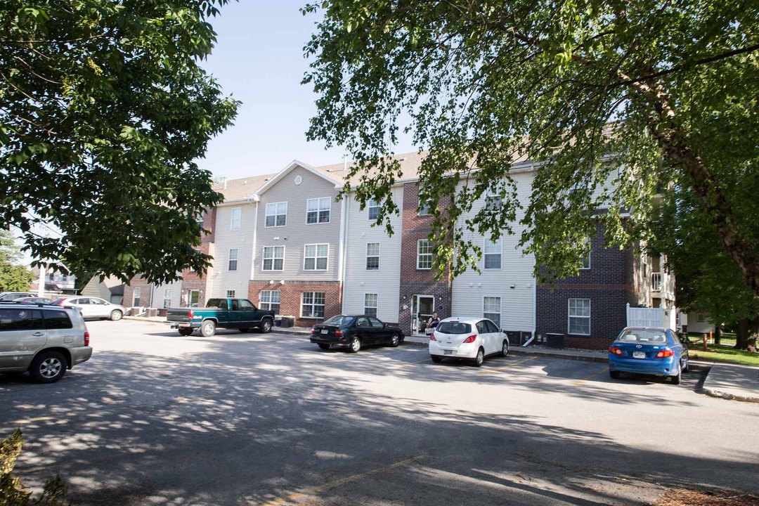 Walnut Place in Ames, IA - Foto de edificio