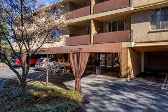 2637 Peachtree Rd NE in Atlanta, GA - Foto de edificio - Building Photo