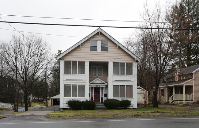 806 Tulip St in Liverpool, NY - Building Photo - Building Photo