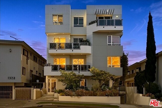 1326 Centinela Ave in Los Angeles, CA - Building Photo - Building Photo