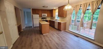 12969 Queen Chapel Rd in Woodbridge, VA - Building Photo