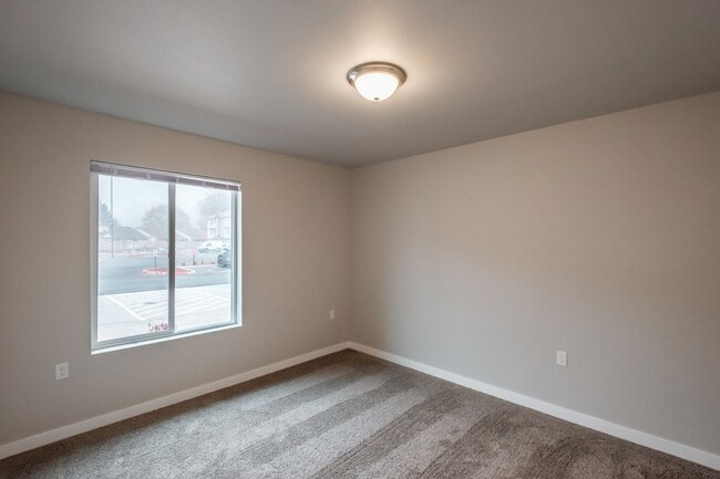 Evergreen Valley Apartments in McMinnville, OR - Building Photo - Building Photo