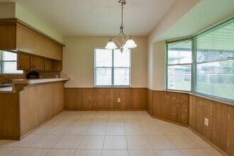 2213 Westside Dr in Deer Park, TX - Foto de edificio - Building Photo