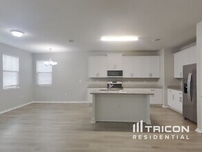 6827 Freedom Hills in San Antonio, TX - Foto de edificio - Building Photo
