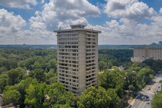 Plaza Towers in Atlanta, GA - Building Photo - Building Photo