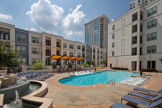 Elle of Buckhead in Atlanta, GA - Foto de edificio - Building Photo