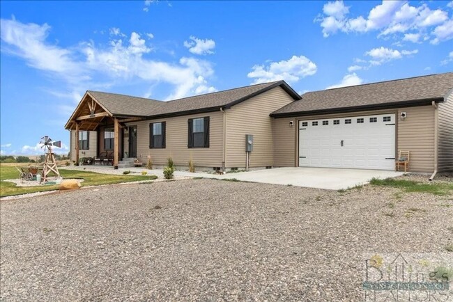 3701 Lenny Ln in Huntley, MT - Foto de edificio - Building Photo